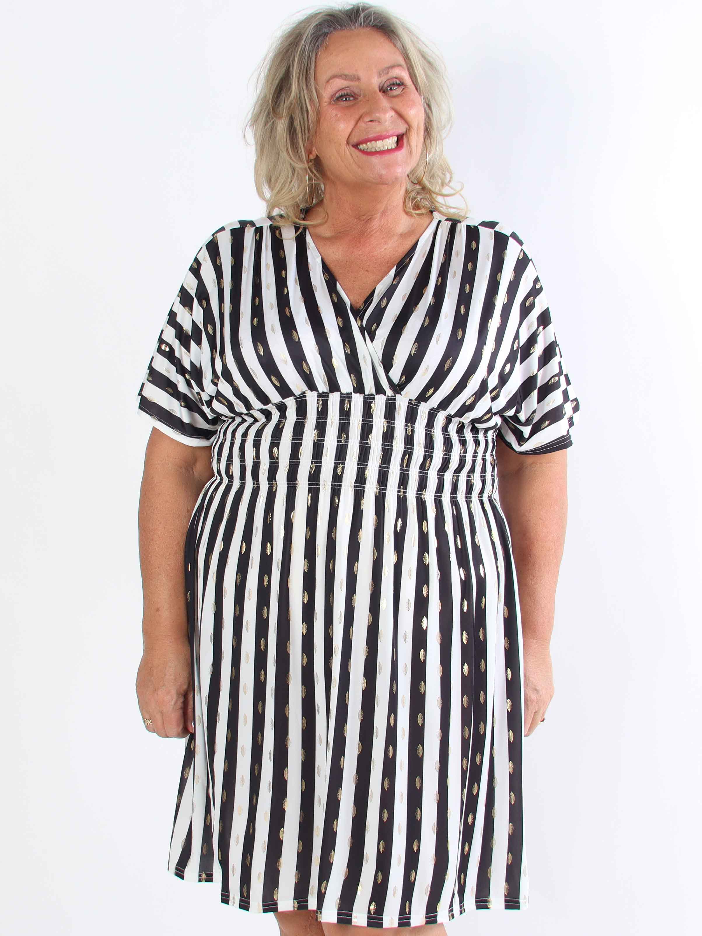 Pams Stripe Short - Randig plus size-klänning med gulddetaljer